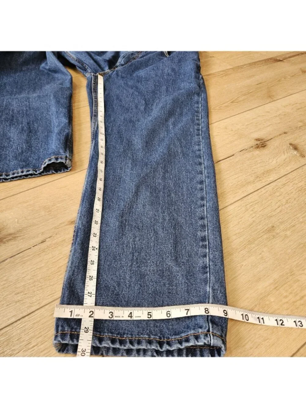 LEVI'S 550 Relaxed Fit Jeans Dark Wash Red Tag Size 38 x 30 Blue Denim Classic
